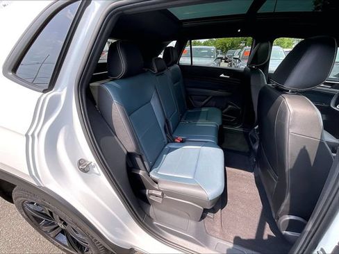 Used 2023 Volkswagen Atlas Cross Sport SEL R-Line AWD/4WD image 24