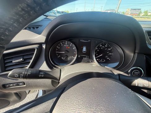 Used 2017 Nissan Rogue SL w/ SL Premium Package AWD/4WD image 17