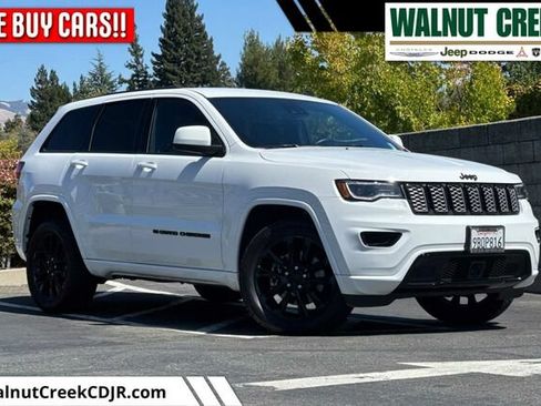 Used 2022 Jeep Grand Cherokee Laredo X AWD/4WD image 1