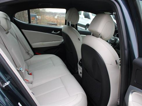 Used 2024 Genesis G70 2.5T image 15