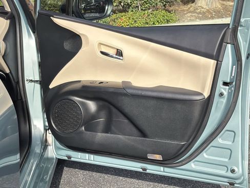 Used 2021 Toyota Prius L Eco image 32