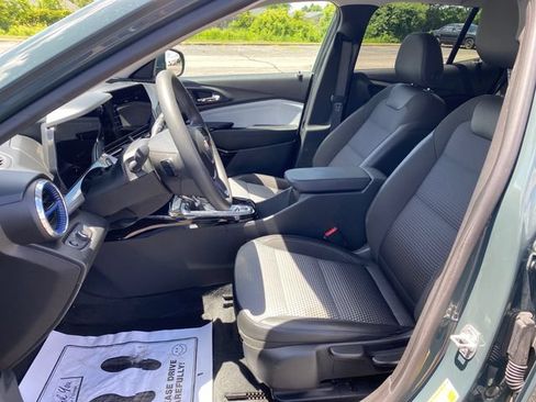 Certified 2025 Chevrolet Trax LT FWD image 15
