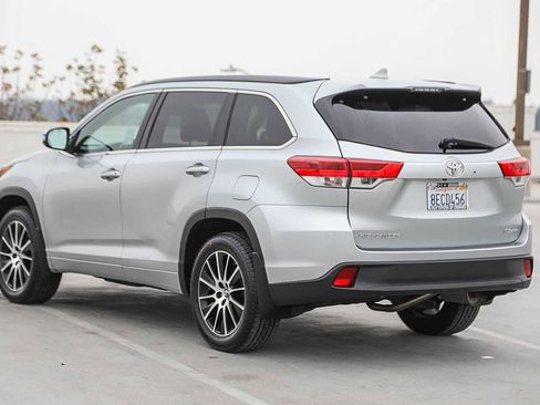Certified 2018 Toyota Highlander SE image 7