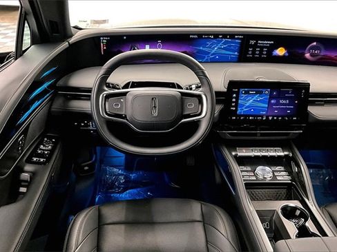 Used 2025 Lincoln Nautilus Premier w/ Jet Appearance Package image 5