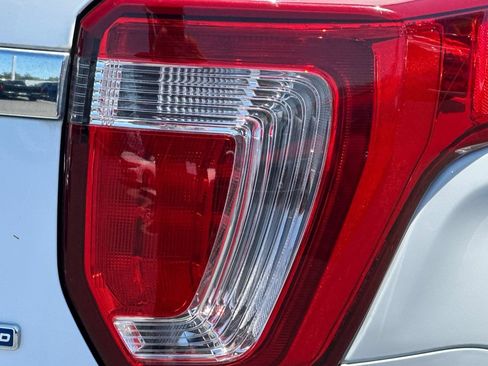 Used 2017 Ford Explorer XLT AWD/4WD image 46