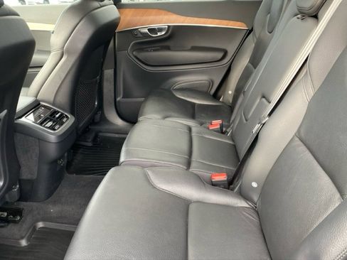 Used 2022 Volvo XC90 T6 Momentum image 21
