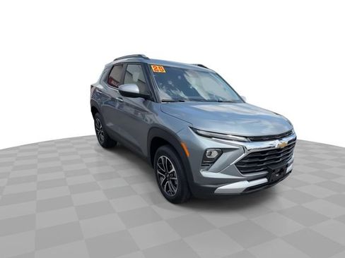 Certified 2025 Chevrolet TrailBlazer LT AWD/4WD image 2