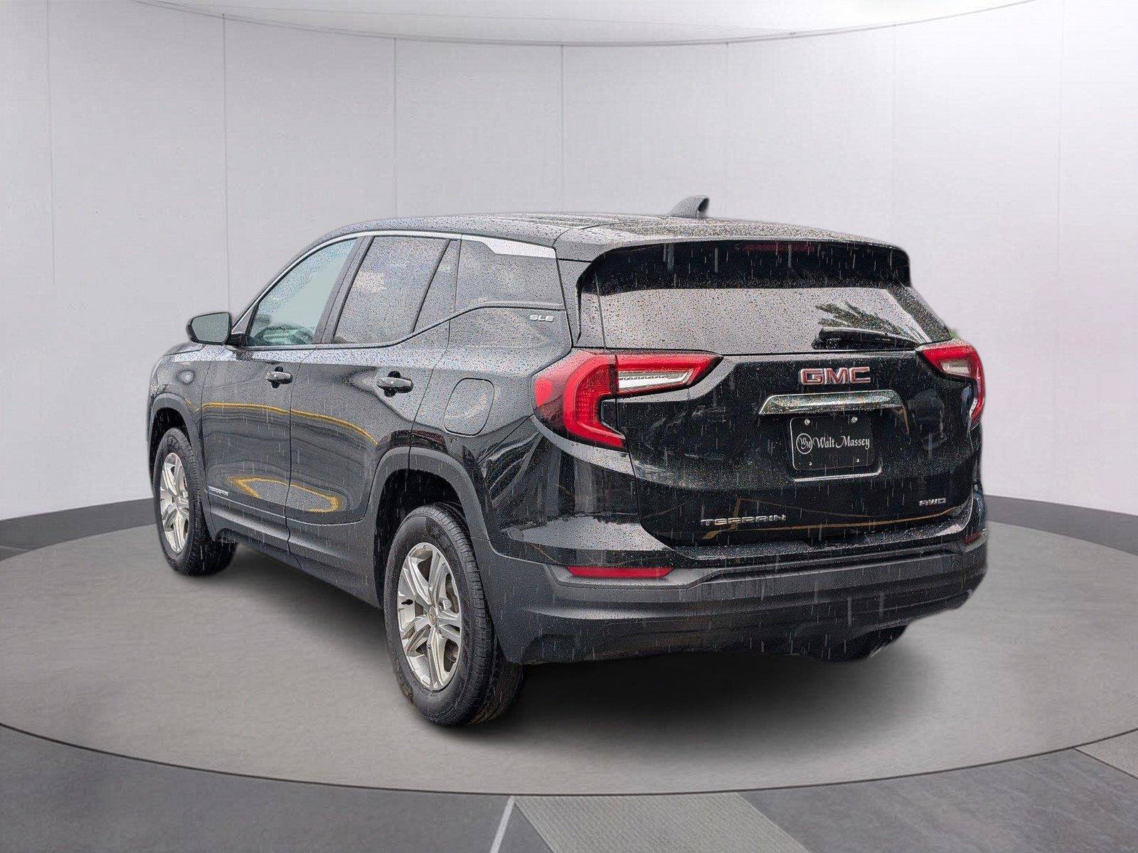 Used 2024 GMC Terrain SLE AWD/4WD image 3