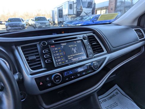 Used 2018 Toyota Highlander XLE AWD/4WD image 20