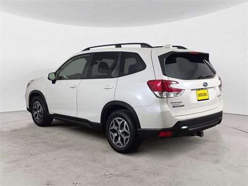 Used 2021 Subaru Forester Premium image 3