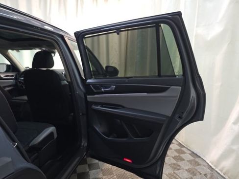 Used 2024 Volkswagen Atlas Peak Edition SE image 34