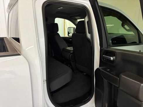 Used 2022 Chevrolet Silverado 2500 Custom w/ Custom Value Package AWD/4WD image 15