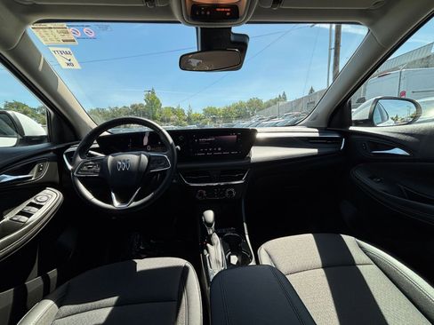 Used 2025 Buick Encore GX Preferred FWD image 32