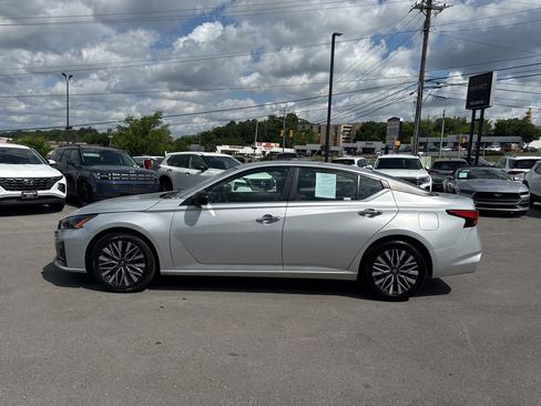 Used 2024 Nissan Altima 2.5 SV FWD image 4