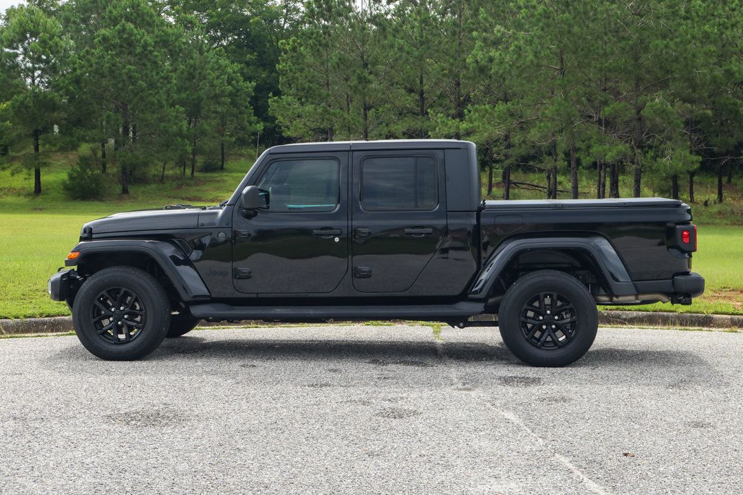 Used 2023 Jeep Gladiator Sport AWD/4WD image 8