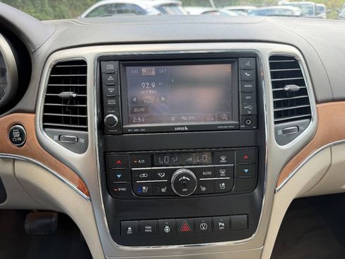 Used 2013 Jeep Grand Cherokee Overland w/ Advance Technology Group RWD image 25