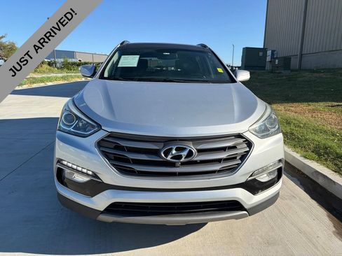 Used 2017 Hyundai Santa Fe Sport FWD image 2