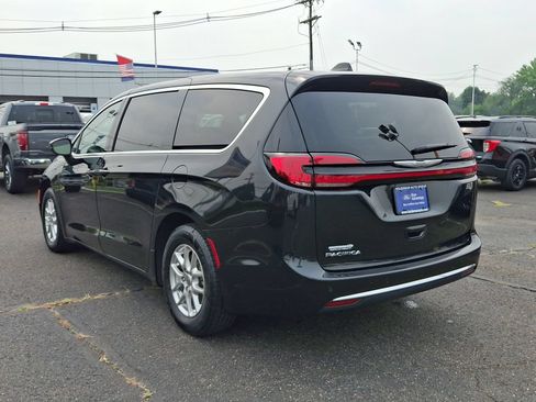 Used 2023 Chrysler Pacifica Touring-L FWD image 5