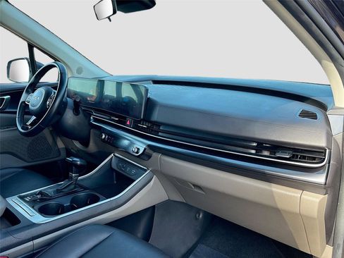 Used 2025 Kia Carnival image 30