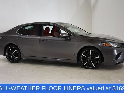 Used 2019 Toyota Camry XSE FWD image 3