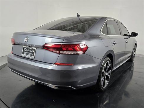 Used 2020 Volkswagen Passat 2.0T SEL image 6