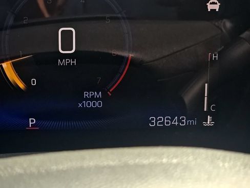 Used 2025 Chevrolet Trax LT w/ LT Convenience Package FWD image 8