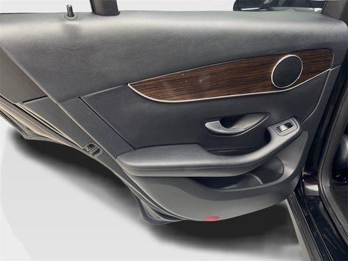 Used 2020 Mercedes-Benz GLC 300 image 32