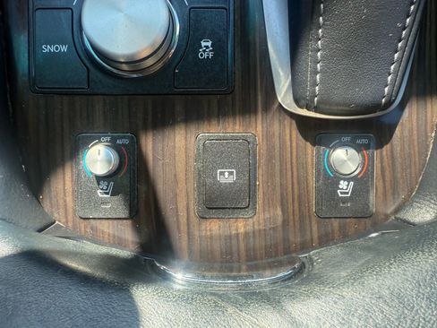 Used 2014 Lexus LS 460 AWD image 24