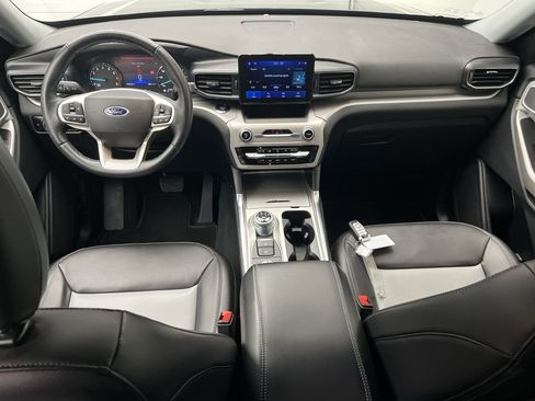 Used 2023 Ford Explorer XLT w/ Equipment Group 202A image 4