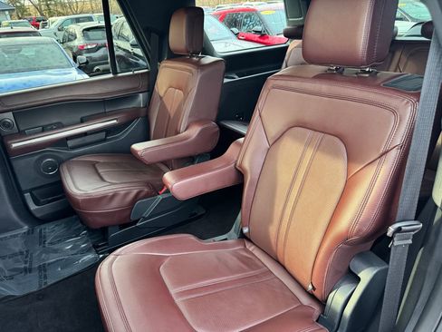 Used 2023 Ford Expedition Limited image 41