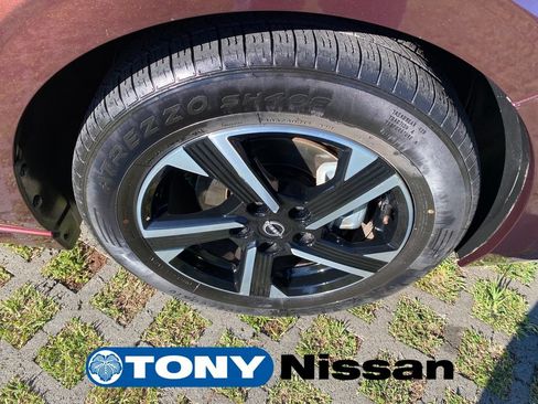 Used 2024 Nissan Sentra SV FWD image 27