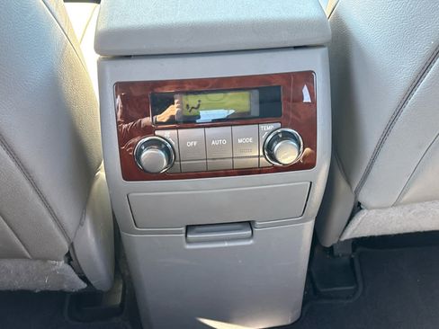 Used 2013 Toyota Highlander Limited image 36