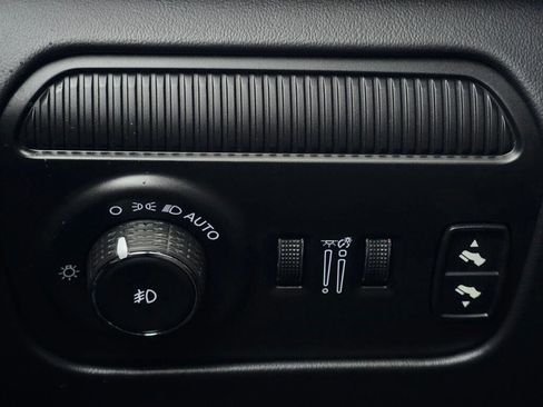 Used 2022 Jeep Grand Wagoneer Series III AWD/4WD image 38