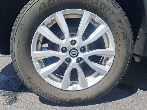 Used 2018 Nissan Rogue SV w/ Premium Package AWD/4WD image 17