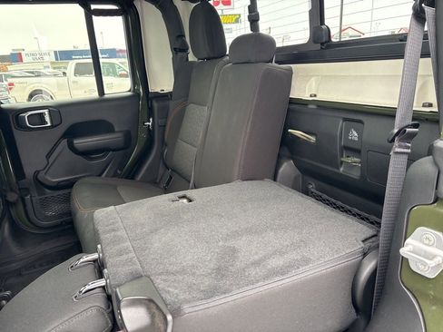 Used 2023 Jeep Gladiator Mojave w/ Cold Weather Group image 31