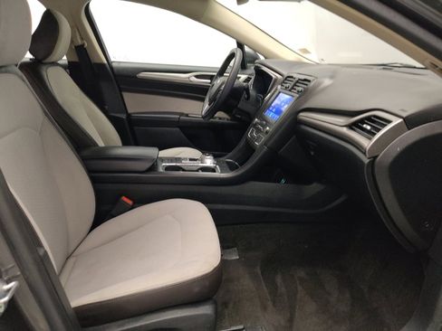 Used 2020 Ford Fusion SE w/ Equipment Group 151A image 21