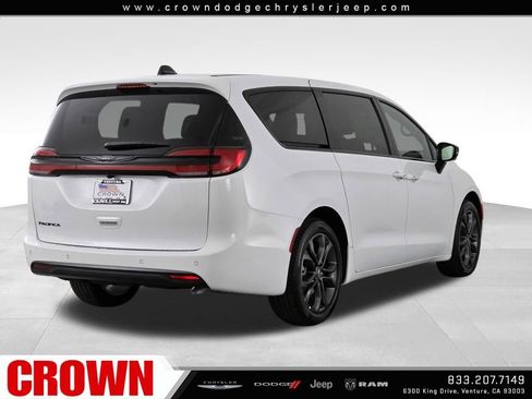 New 2026 Chrysler Pacifica Select image 5