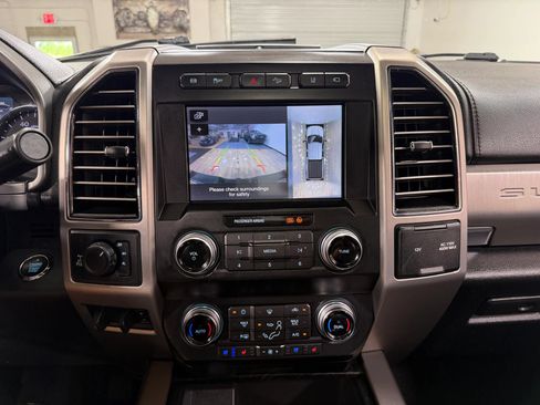 Used 2019 Ford F250 Platinum w/ Platinum Ultimate Package AWD/4WD image 22
