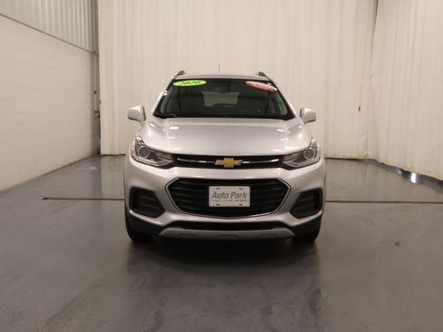 Used 2020 Chevrolet Trax LT w/ LT Convenience Package AWD/4WD image 3