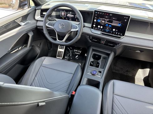 New 2026 Volkswagen Tiguan SE R-Line FWD image 10