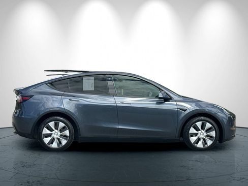 Used 2023 Tesla Model Y Long Range AWD/4WD image 3
