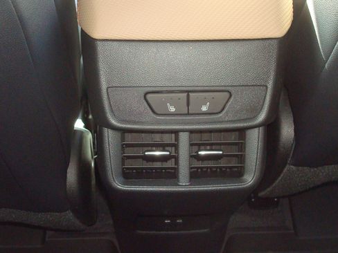 New 2026 Chevrolet Equinox ACTIV w/ Convenience Package III AWD/4WD image 11
