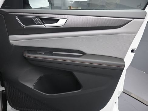 Used 2025 Volkswagen Atlas Peak Edition SE image 30