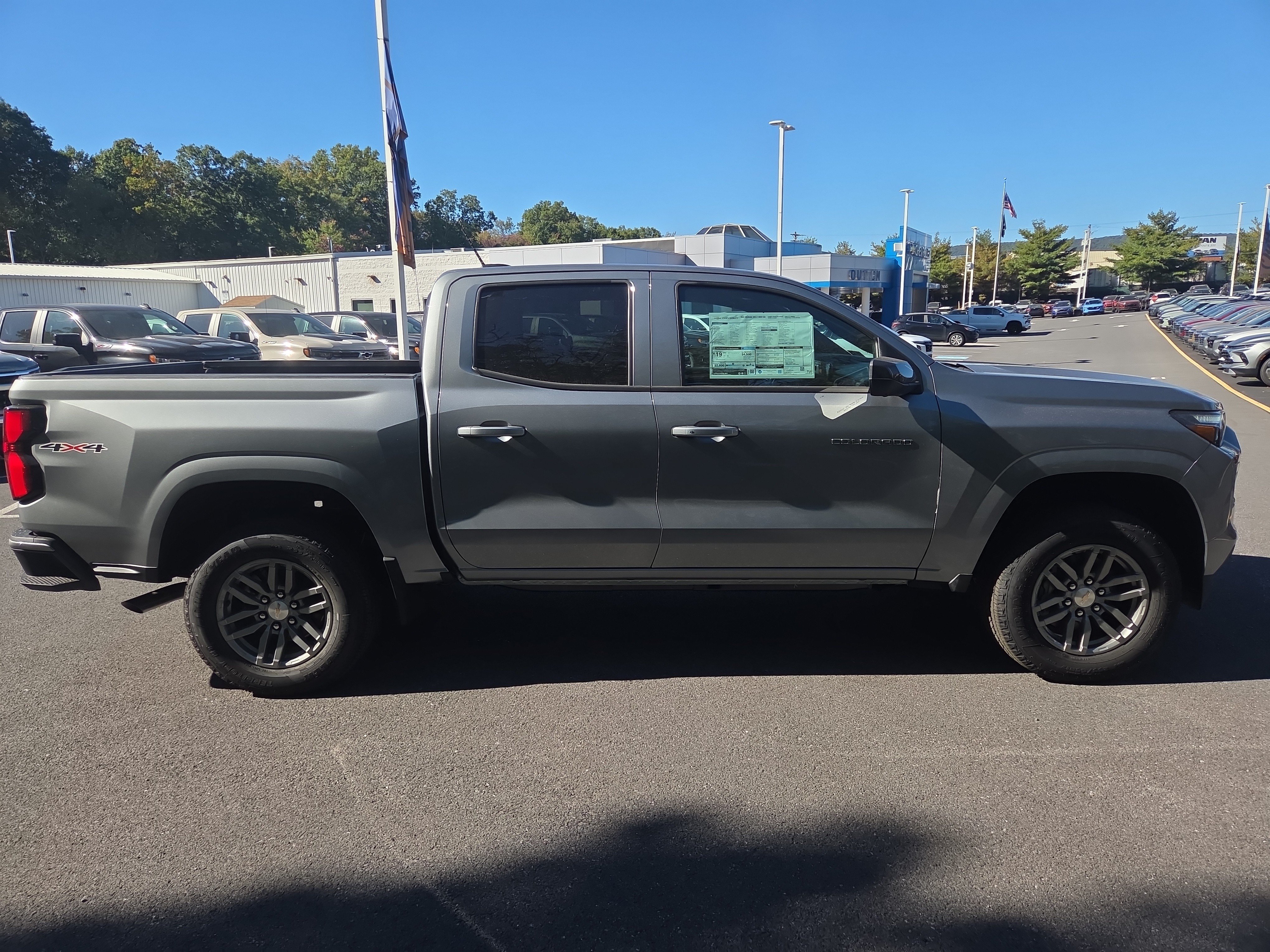New 2026 Chevrolet Colorado LT w/ LT Convenience Package AWD/4WD image 2