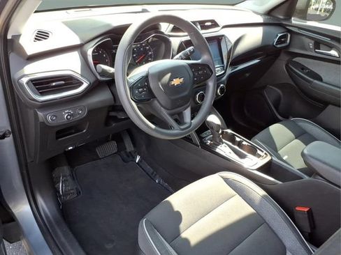 Used 2021 Chevrolet TrailBlazer LT w/ Convenience Package FWD image 10