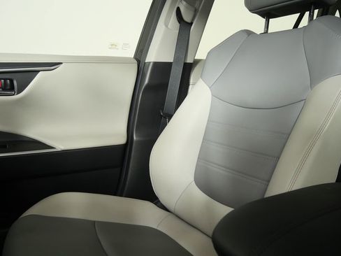 Used 2019 Toyota RAV4 Limited image 26