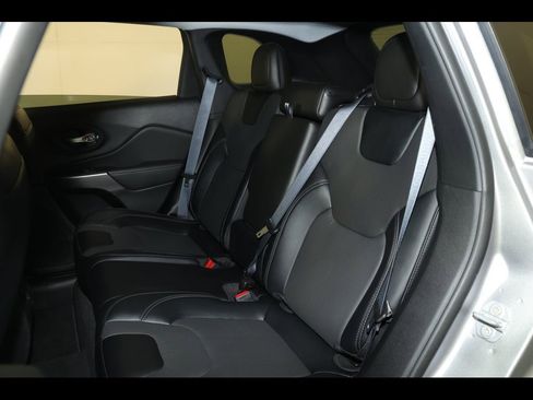 Used 2022 Jeep Cherokee Latitude Lux w/ Sun & Sound Group image 29