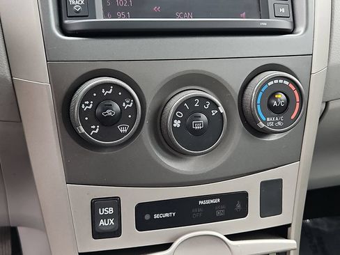 Used 2013 Toyota Corolla LE FWD image 16