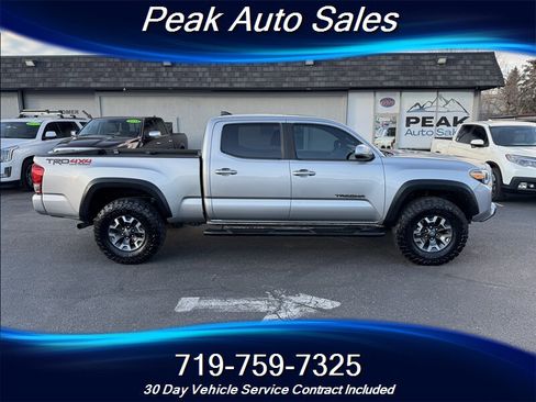 Used 2017 Toyota Tacoma TRD Off-Road image 8