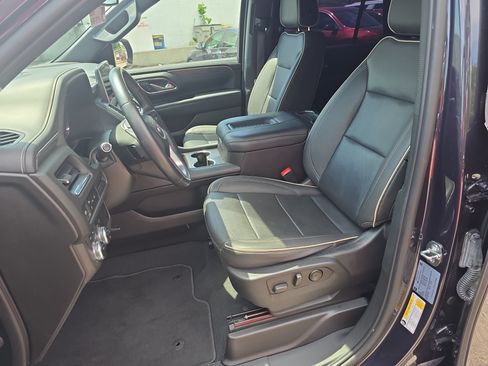 Used 2023 GMC Yukon SLT AWD/4WD image 16